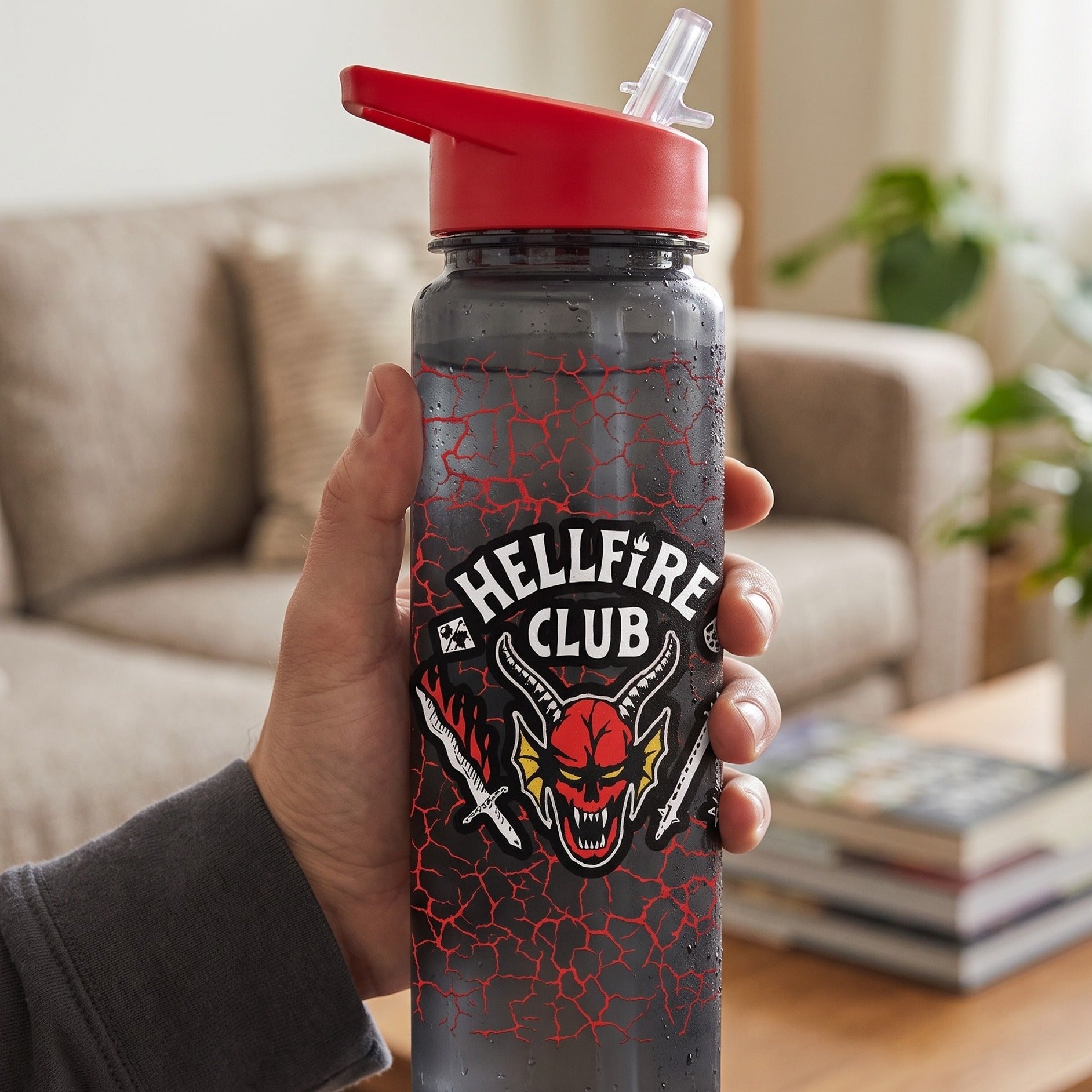 Produktbild Stranger Things 4 Vattenflaska Hellfire Club