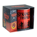 Produktbild Stranger Things XL Mugg med Klistermärke