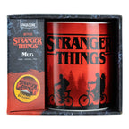 Produktbild Stranger Things XL Mugg med Klistermärke