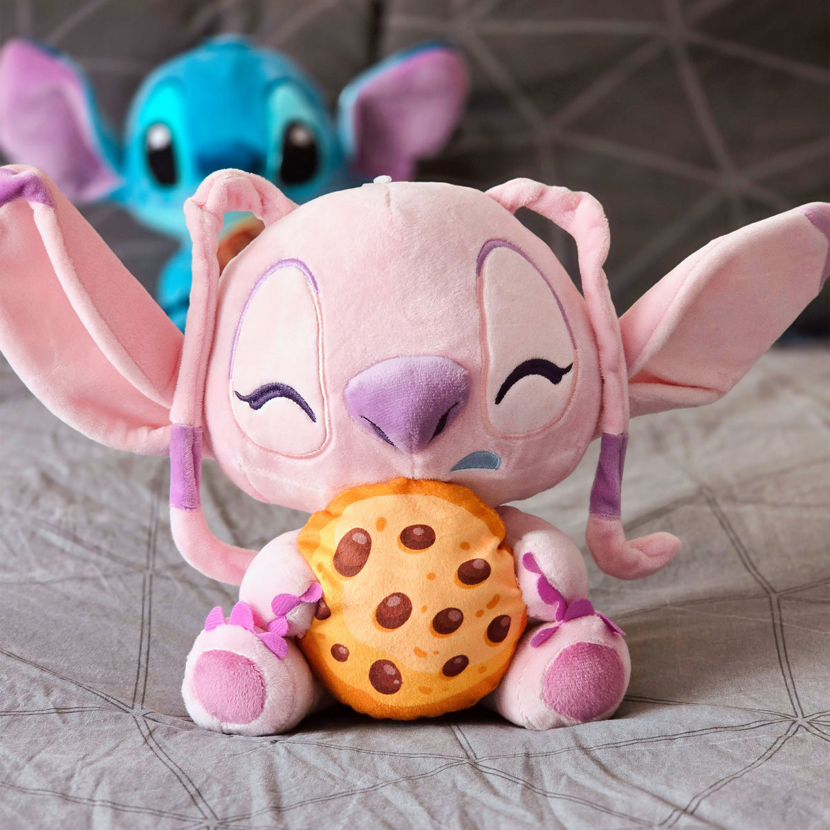 Produktbild Lilo & Stitch gosedjursfigur Angel med cookie 25 cm