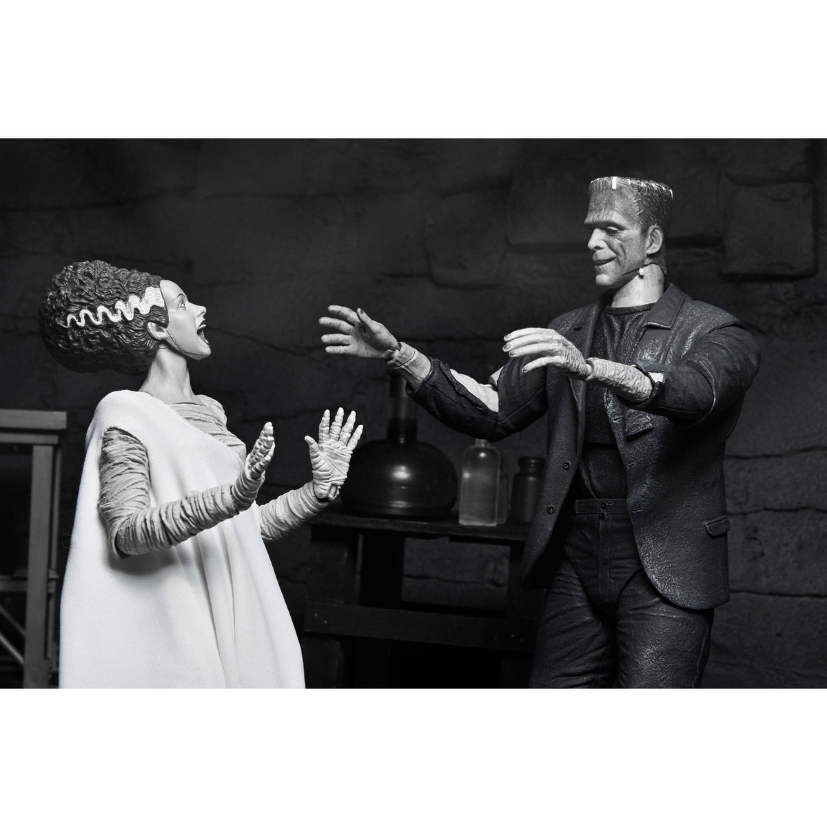 Product image Universal Monsters Action Figure Ultimate Frankenstein's Monster (Bride of Frankenstein) (B&W) 18 cm