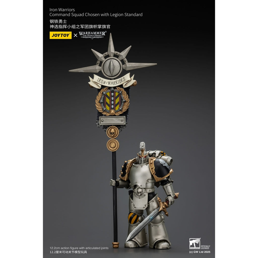 Produktbild Warhammer The Horus Heresy Actionfigur 1/18 Iron Warriors Command Squad Chosen med Legion Standard 12 cm