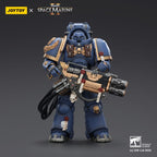 Produktbild Warhammer 40,000: Space Marine 2 Actionfigur Ultramarines Heavy Artificer Armor med Relic Multi-Melta 13 cm