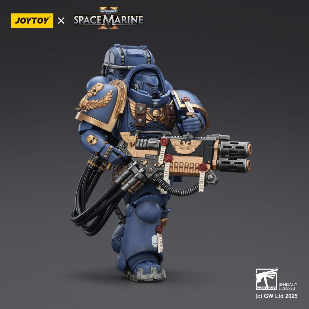 Produktbild Warhammer 40,000: Space Marine 2 Actionfigur Ultramarines Heavy Artificer Armor med Relic Multi-Melta 13 cm
