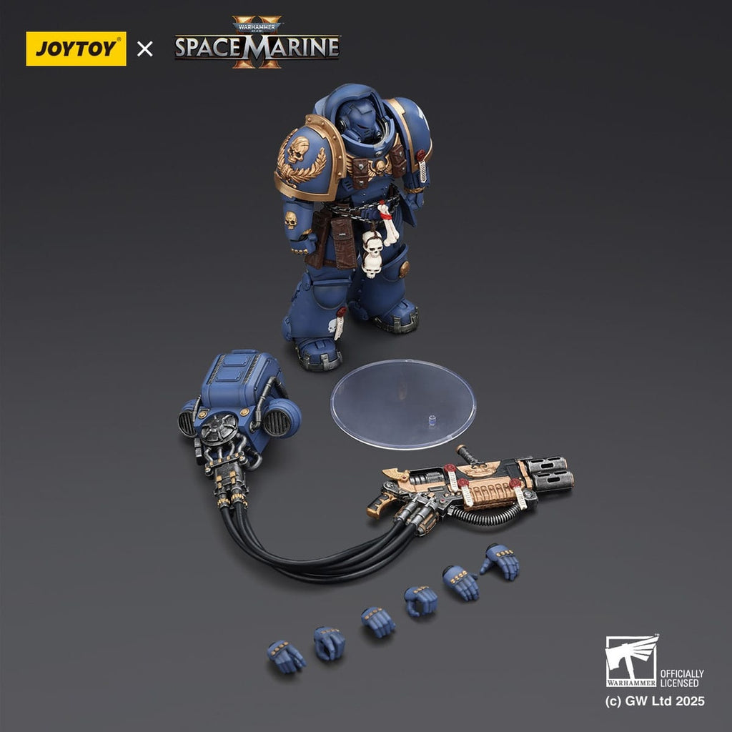 Produktbild Warhammer 40,000: Space Marine 2 Actionfigur Ultramarines Heavy Artificer Armor med Relic Multi-Melta 13 cm