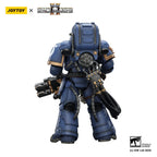 Produktbild Warhammer 40,000: Space Marine 2 Actionfigur Ultramarines Heavy Artificer Armor med Relic Multi-Melta 13 cm