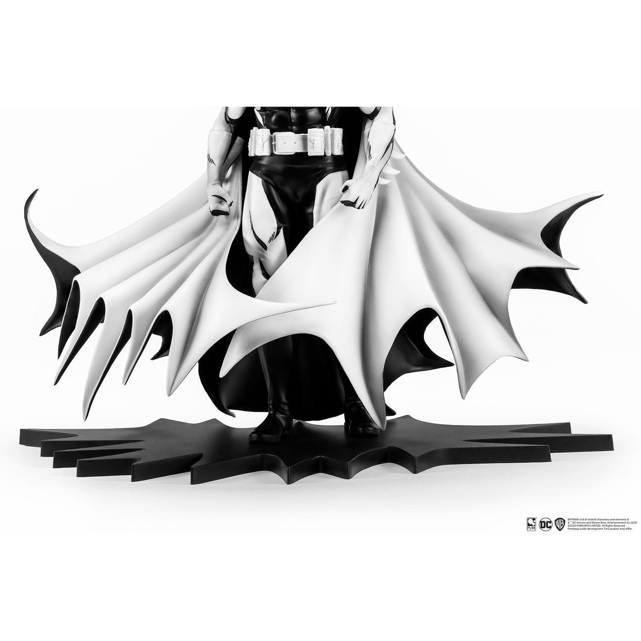 Produktbild Batman PX PVC-staty 1/8 SDCC 2024 Batman Black & White Version 27 cm