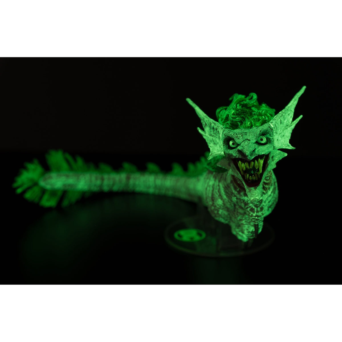 Produktbild Dark Nights: Metal DC Multiverse actionfigur The Joker Dragon Glow in the Dark Edition (Gold Label) 25 cm