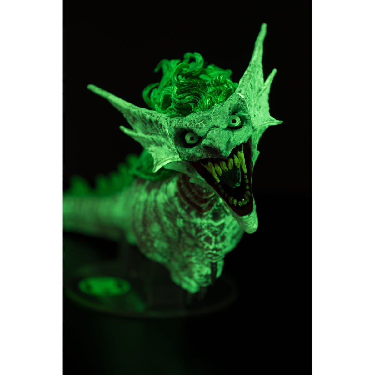 Produktbild Dark Nights: Metal DC Multiverse actionfigur The Joker Dragon Glow in the Dark Edition (Gold Label) 25 cm