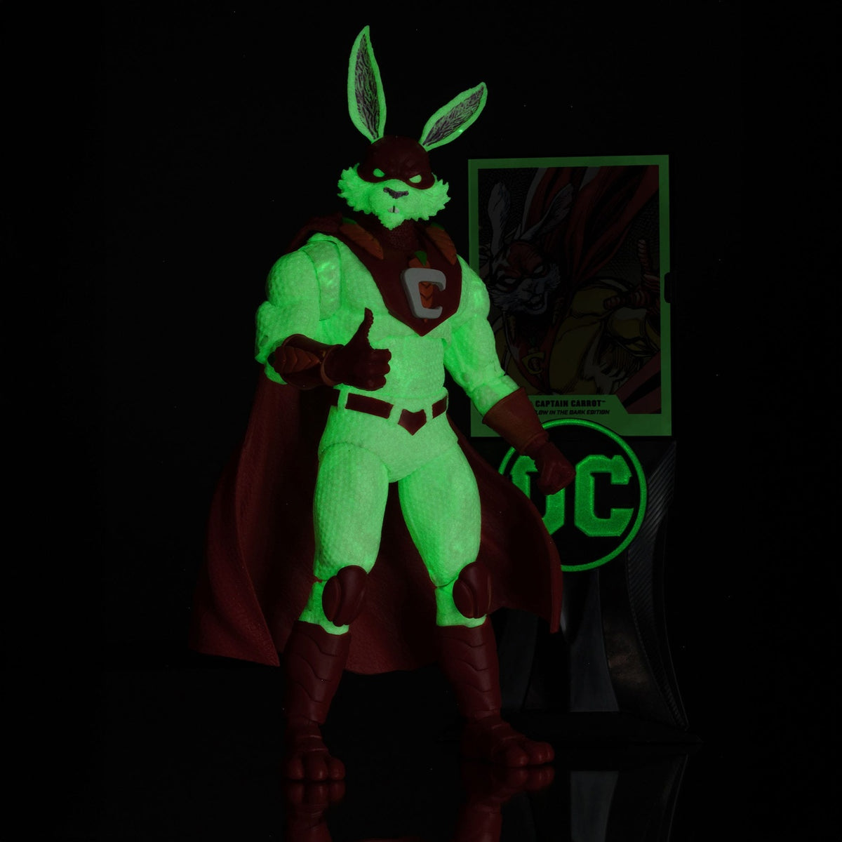 Produktbild DC Multiverse Actionfigur Captain Carrot (Justice League Incarnate) Glow in the Dark Edition (Gold Label) 18 cm