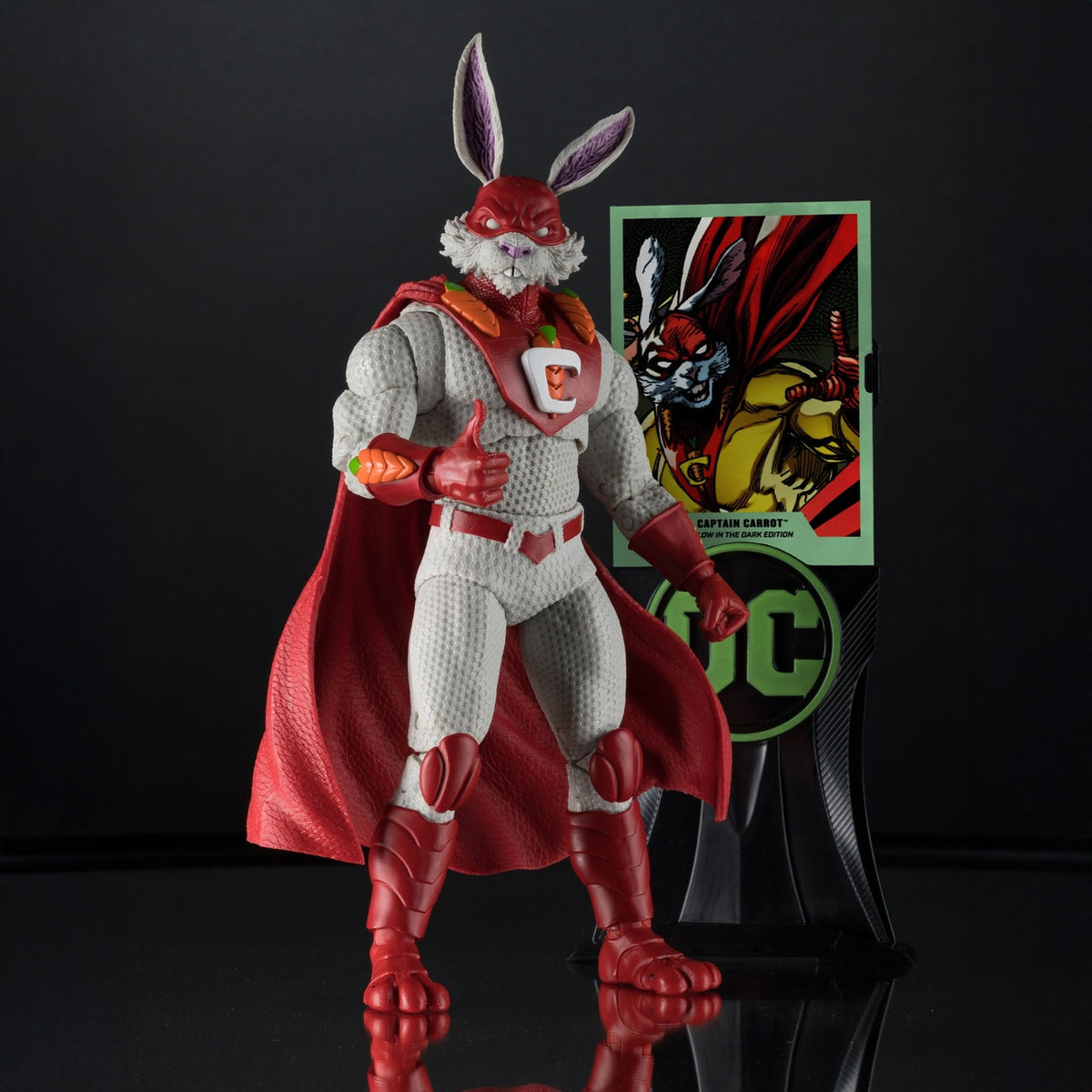 Produktbild DC Multiverse Actionfigur Captain Carrot (Justice League Incarnate) Glow in the Dark Edition (Gold Label) 18 cm