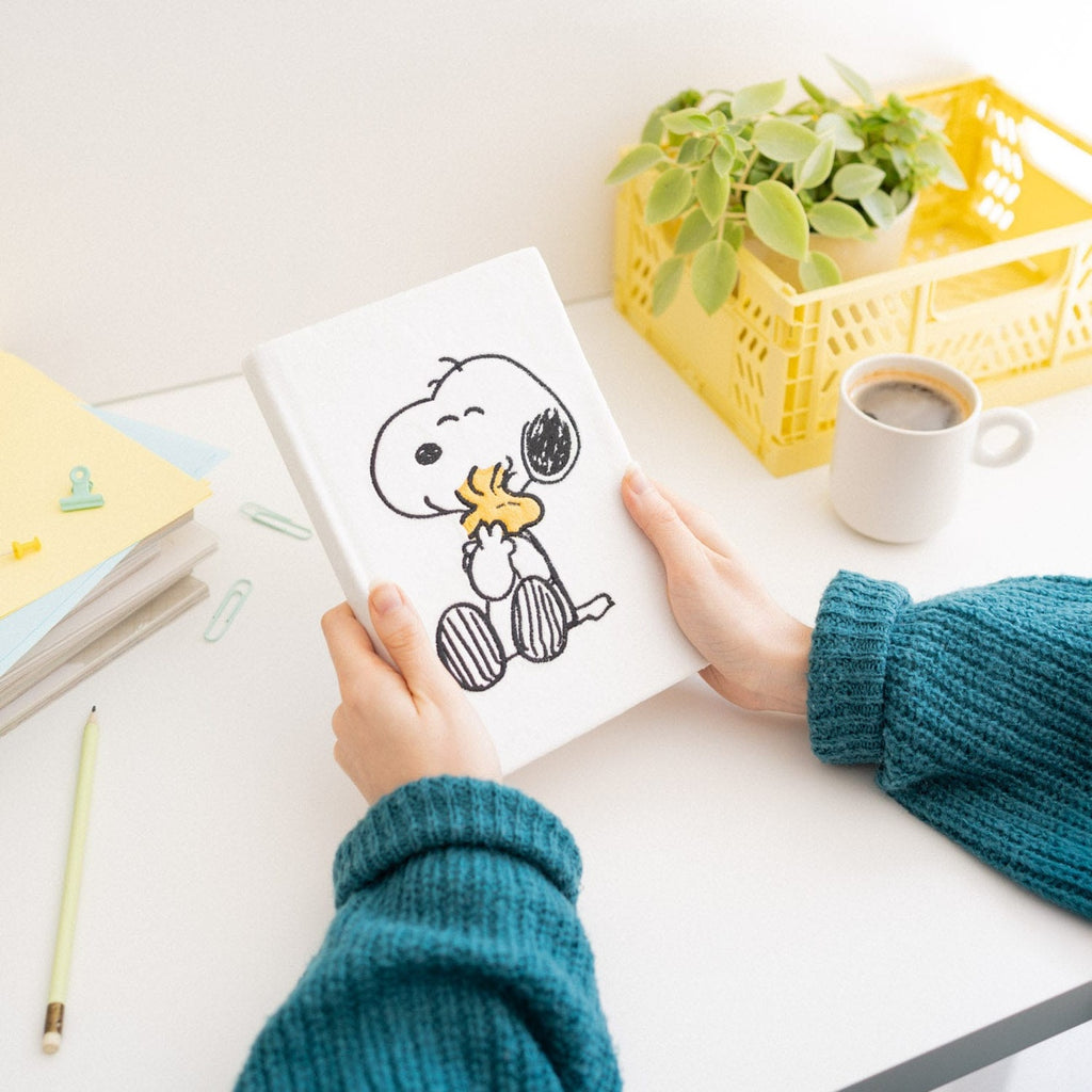 Produktbild Peanuts Premium Plyschanteckningsbok A5 Snoopy