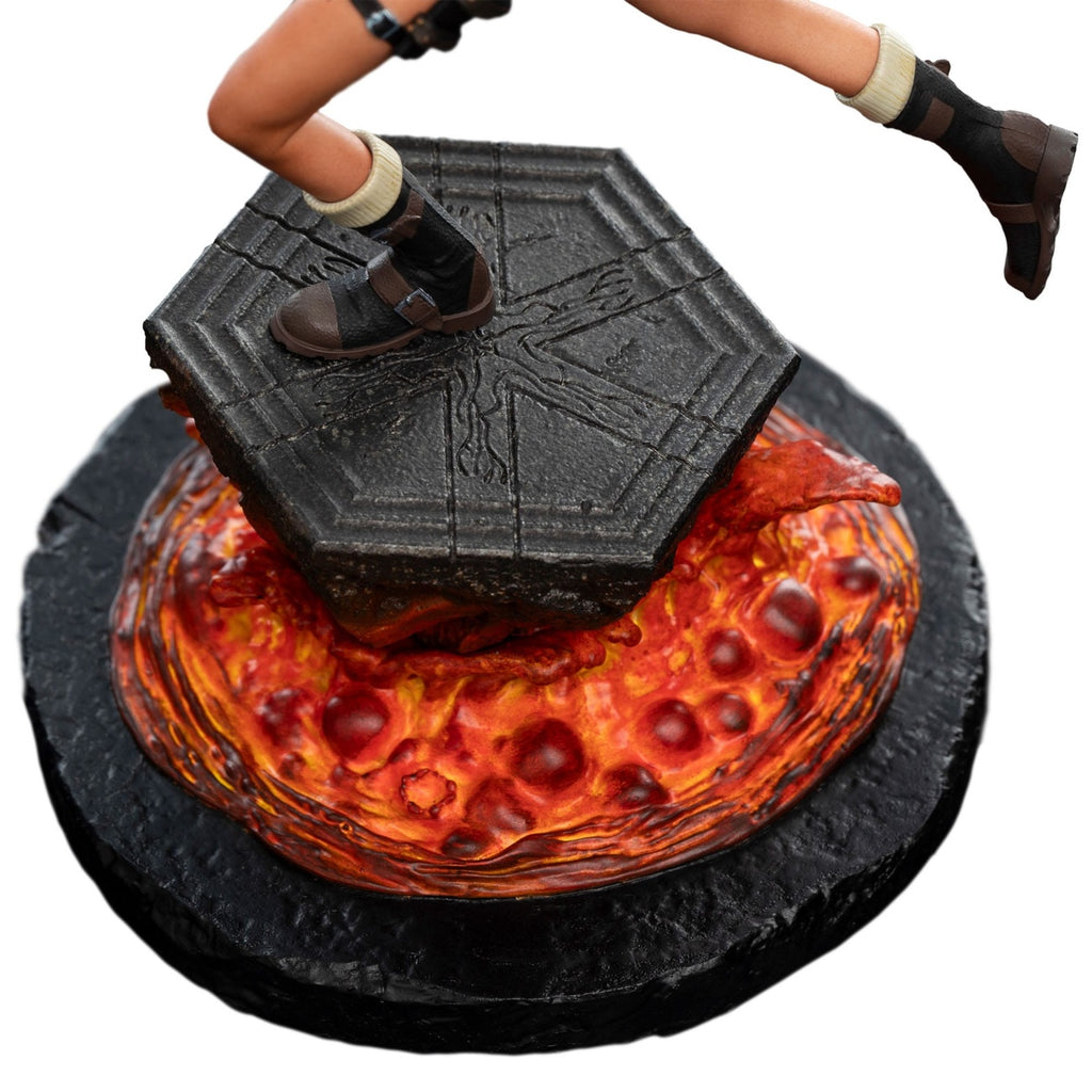 Produktbild Tomb Raider Mini Staty Lara Croft: The Sanctuary of Flame 18 cm