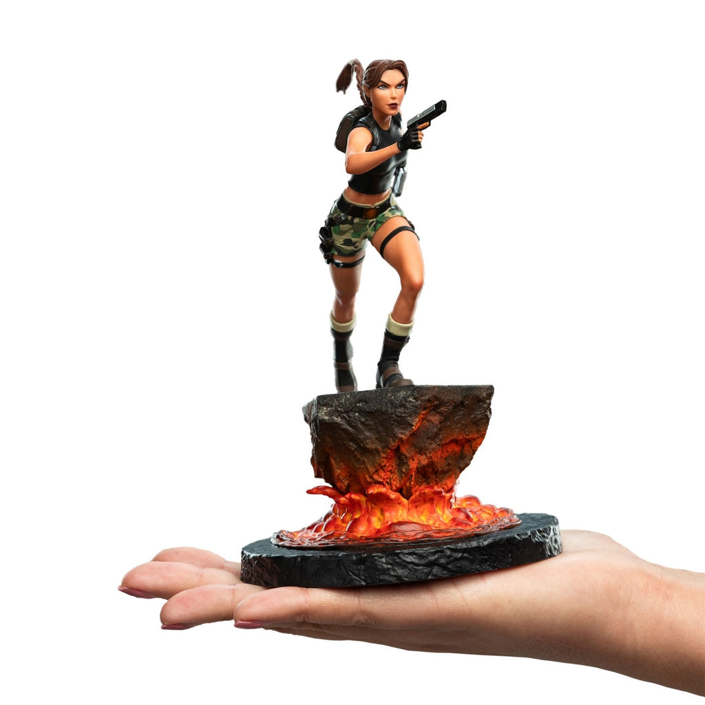 Produktbild Tomb Raider Mini Staty Lara Croft: The Sanctuary of Flame 18 cm