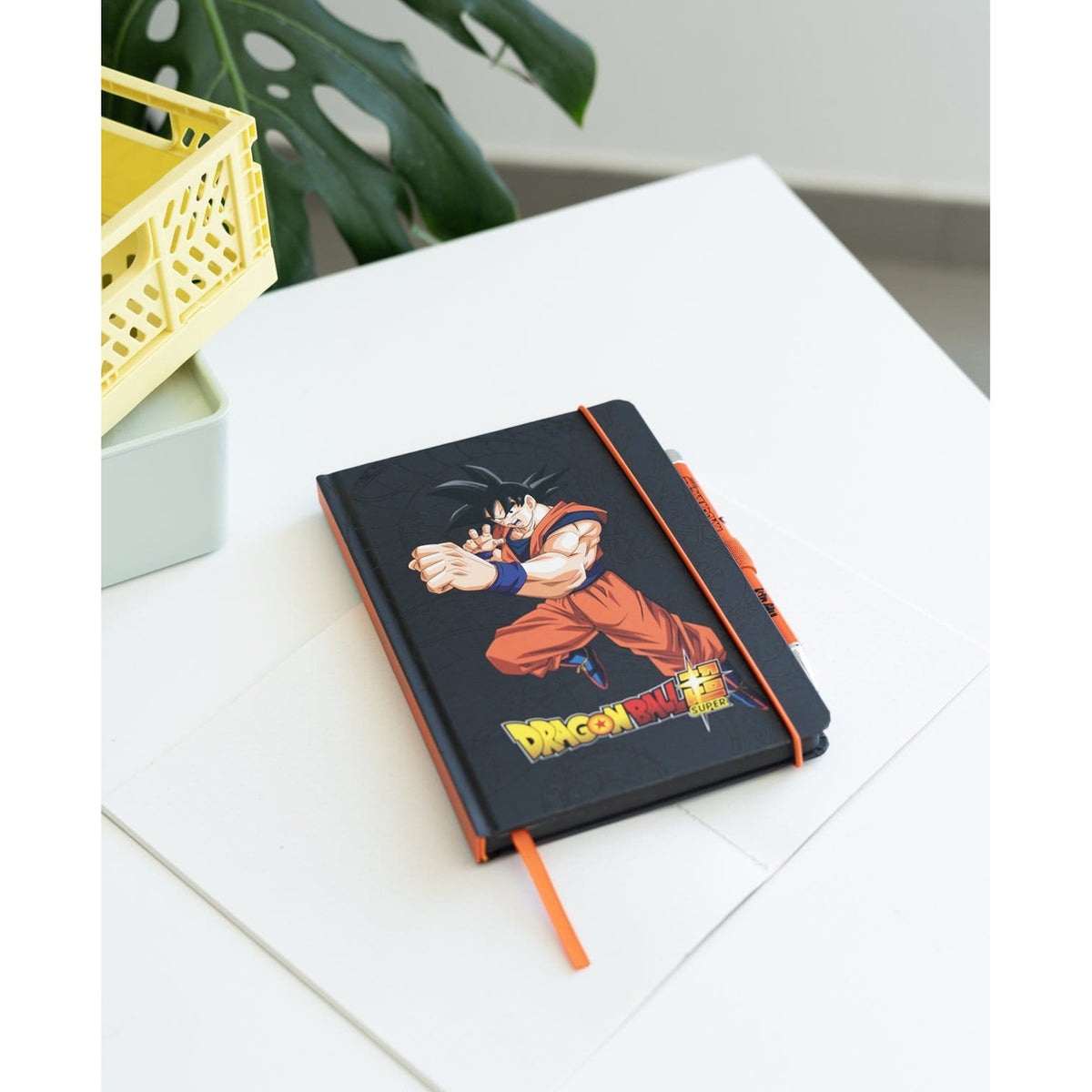 Produktbild Dragon Ball Premium A5-anteckningsbok med Super Goku projektorpenna