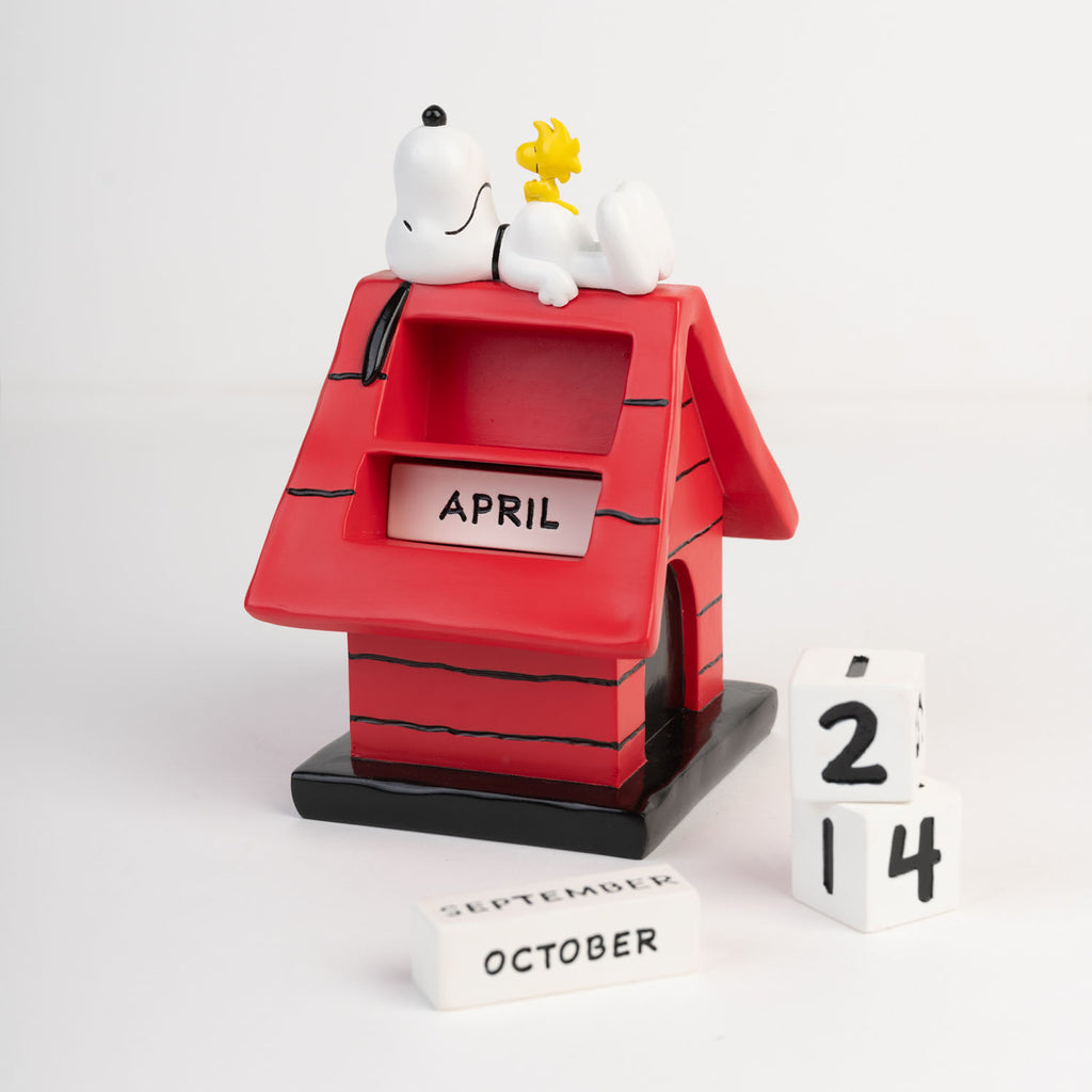 Produktbild Peanuts 3D evighetskalender Snoopy hundkoja