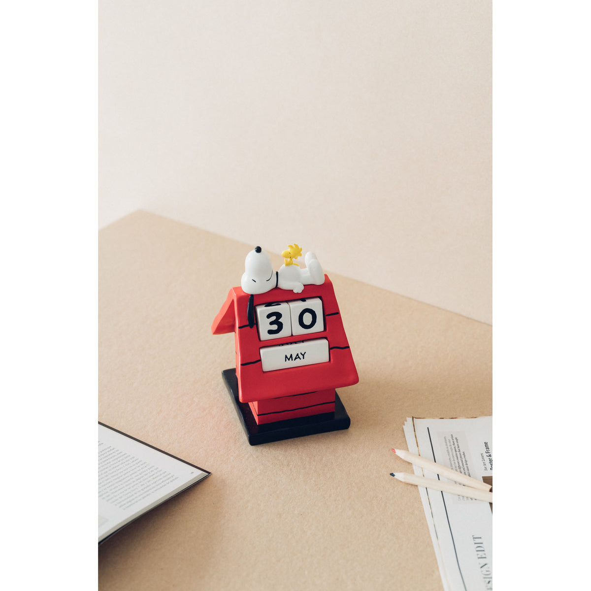 Produktbild Peanuts 3D evighetskalender Snoopy hundkoja