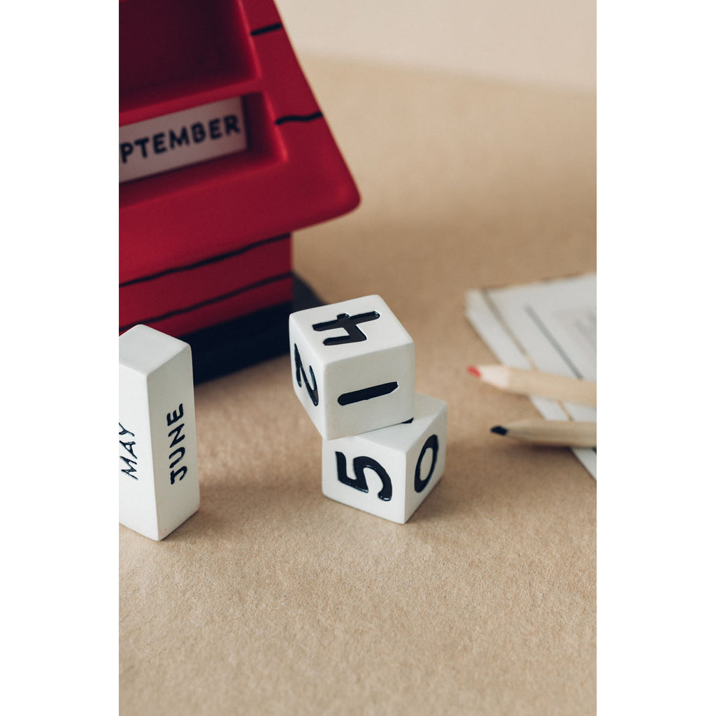 Produktbild Peanuts 3D evighetskalender Snoopy hundkoja