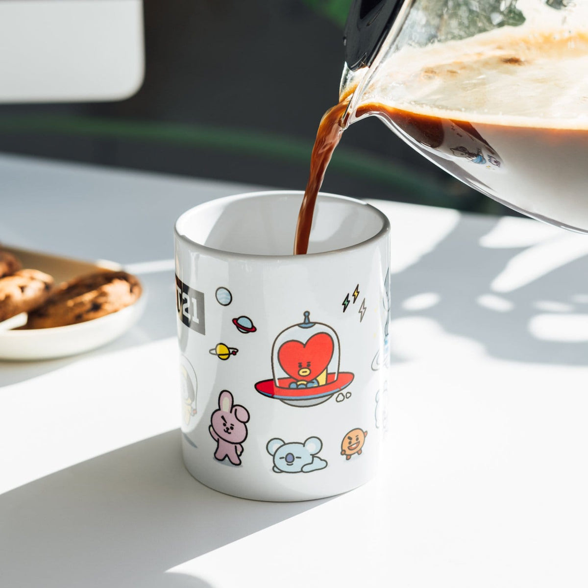 Produktbild BT21 Mugg Universtar 350 ml