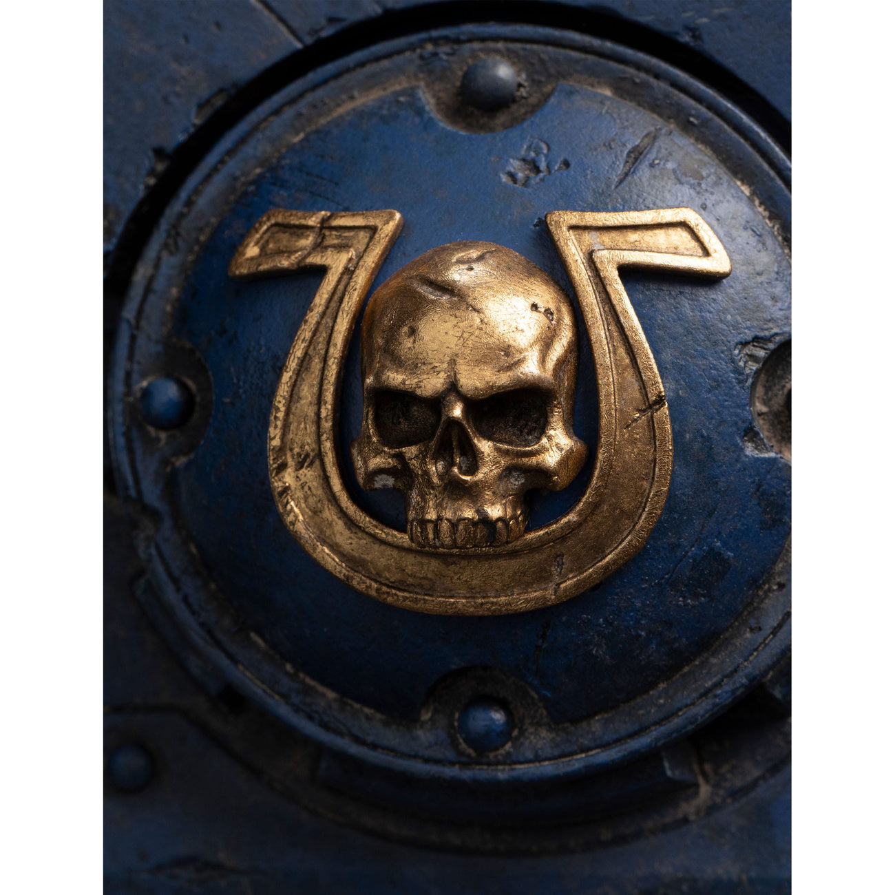Produktbild Warhammer 40,000: Space Marine 2 Staty 1/6 Lieutenant Titus Battleline Edition 63 cm