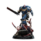 Produktbild Warhammer 40,000: Space Marine 2 Staty 1/6 Lieutenant Titus Battleline Edition 63 cm