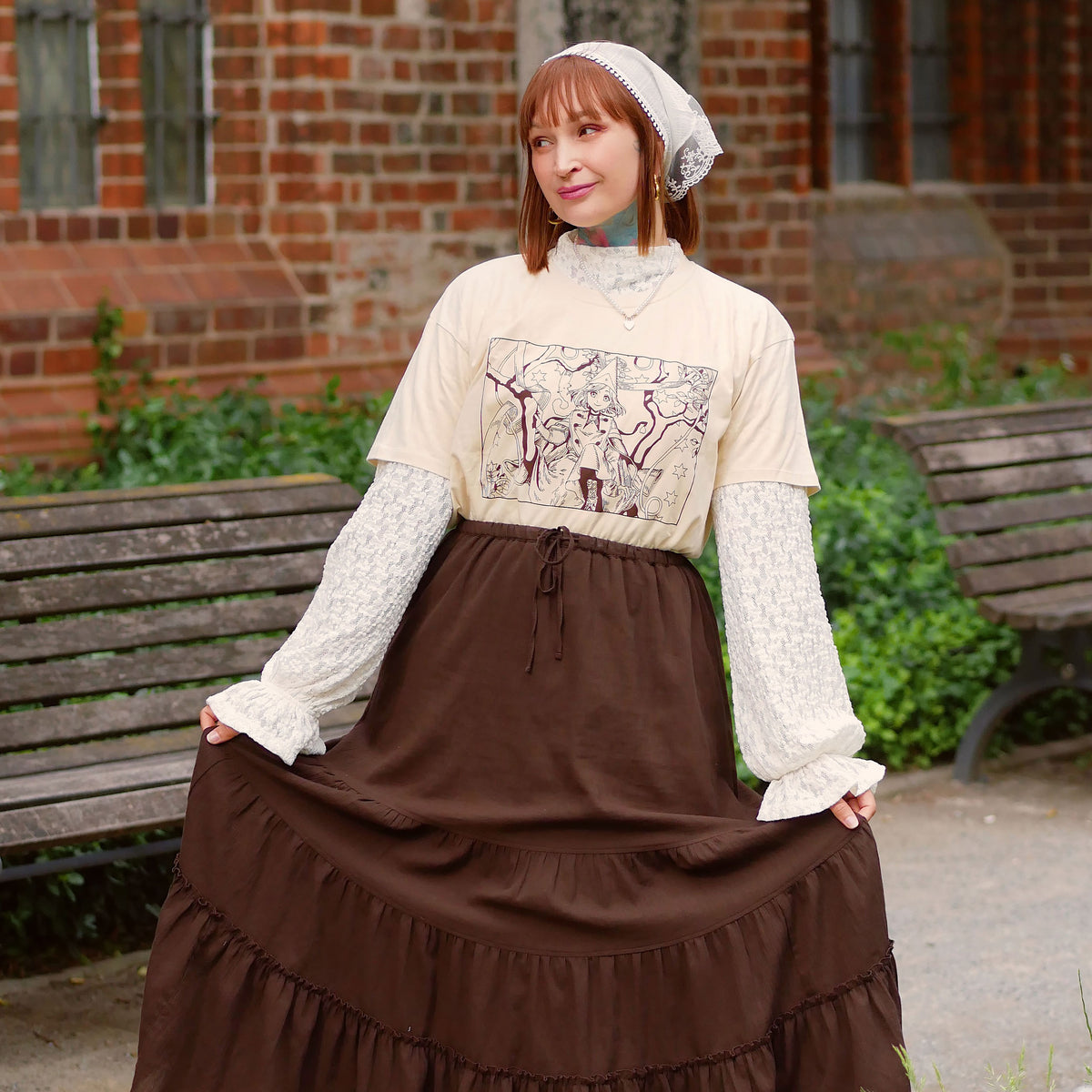 Produktbild Beige T-shirt för Coco- och Atelier of Witch Hat-fans
