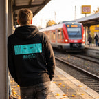 Produktbild Frieren - Svart huvtröja