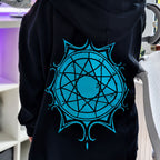 Produktbild Frieren - Svart huvjacka med symbol