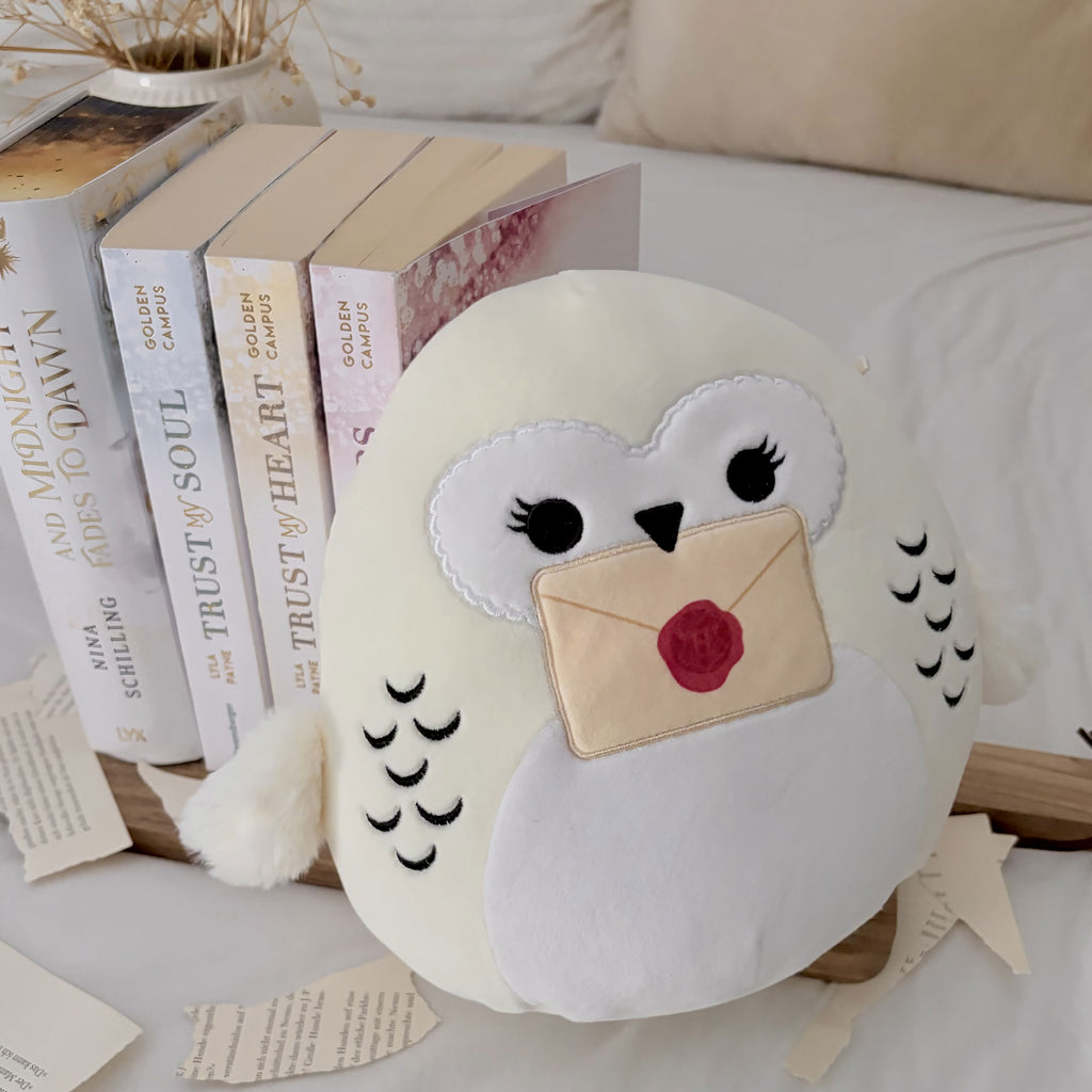 Produktbild Hedwig med Hogwarts-brev Squishmallows plyschfigur - Harry Potter