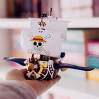 Produktbild One Piece - Thousand Sunny Flying Modellbyggsats Grand Ship Collection