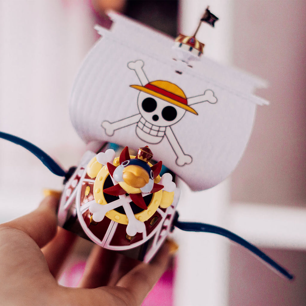 Produktbild One Piece - Thousand Sunny Flying Modellbyggsats Grand Ship Collection