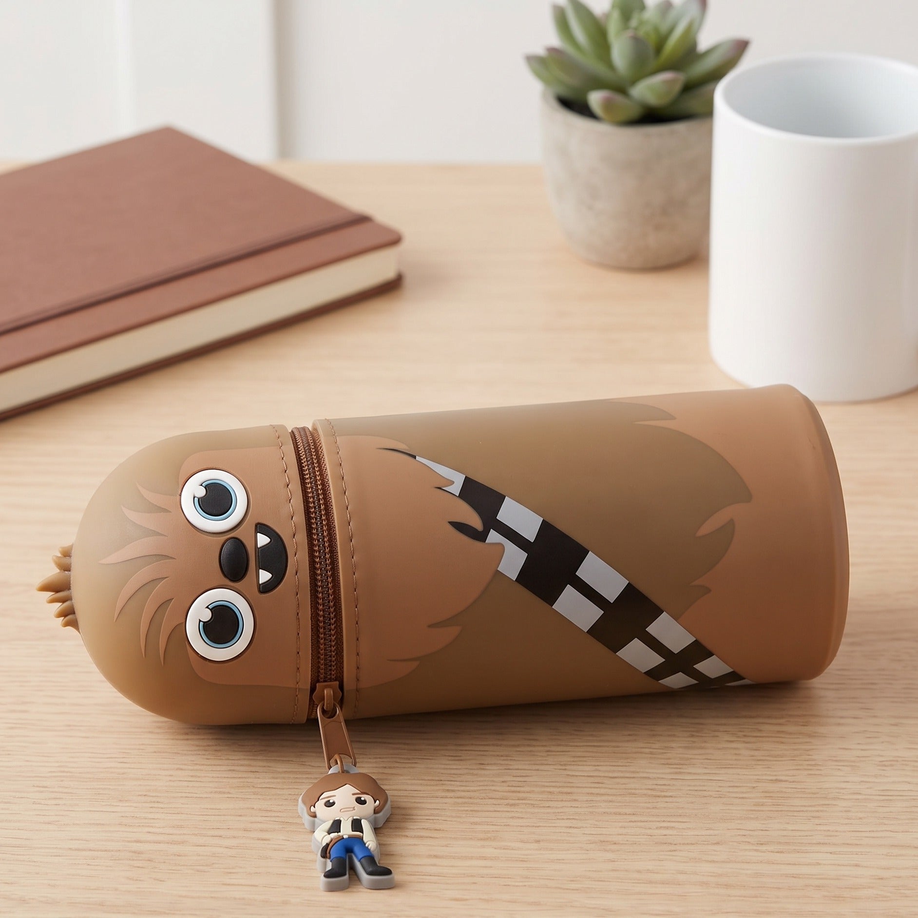 Produktbild Star Wars Pennfodral Chewbacca 18 cm