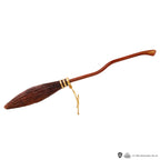 Produktbild Harry Potter Replika 1/1 Nimbus 2000 Junior Trollkarlskvast