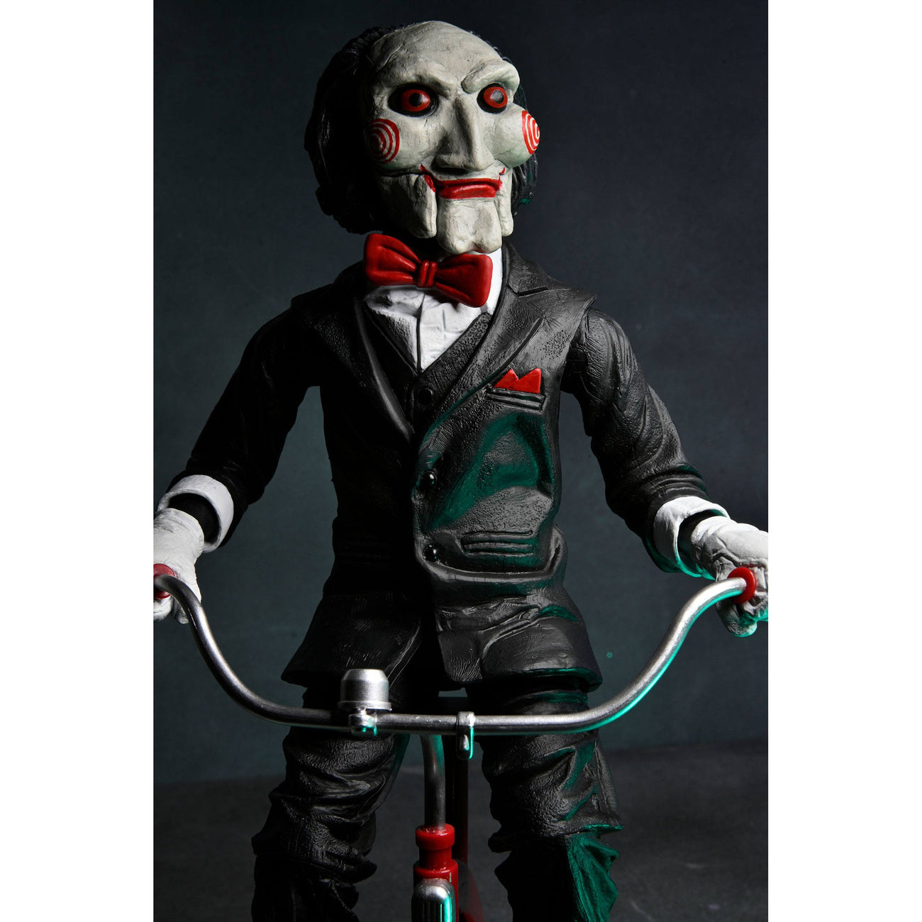 Produktbild Saw actionfigur med ljud Billy med trehjuling 30 cm
