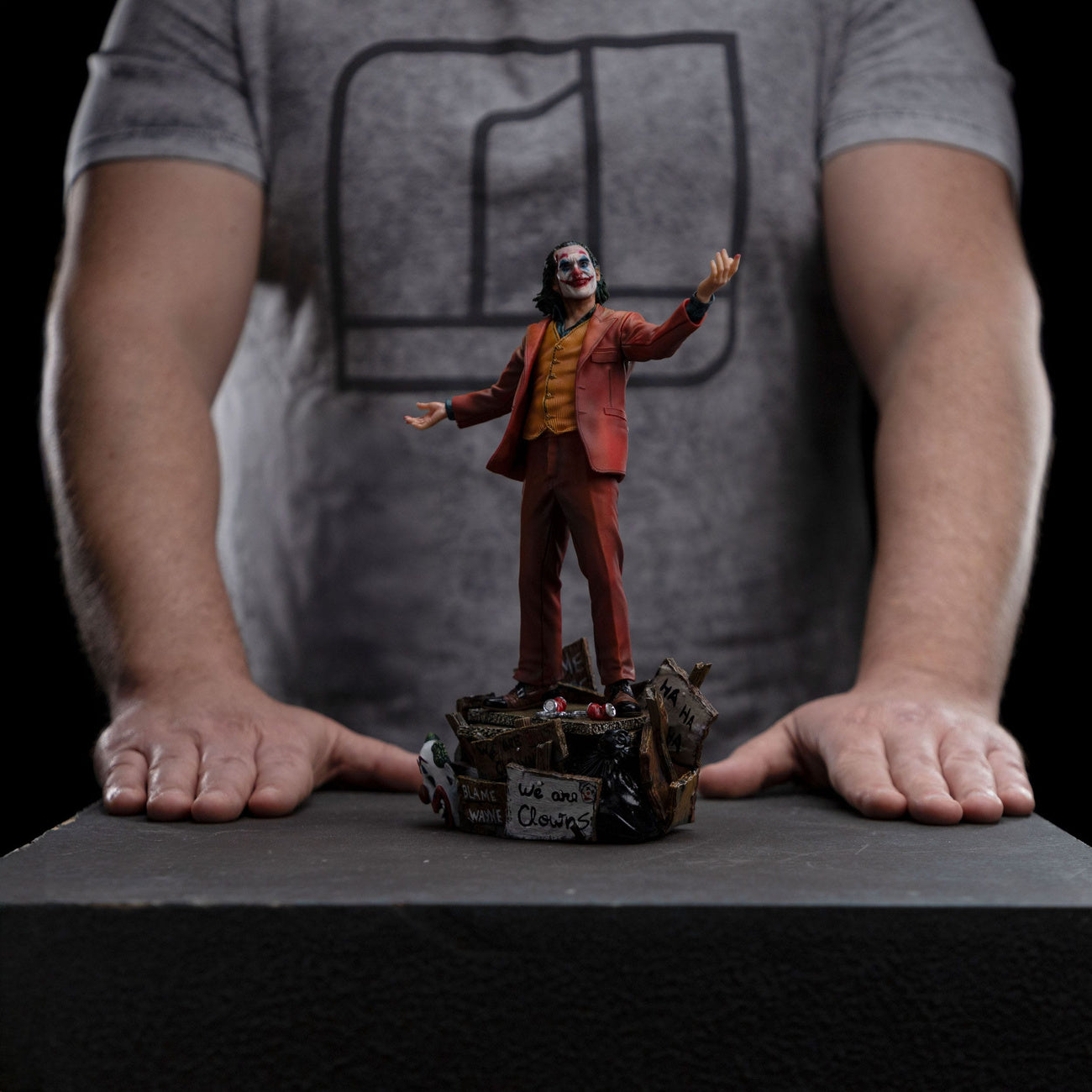 Produktbild DC Comics Art Scale Deluxe-staty 1/10 Joker (Arthur Fleck)