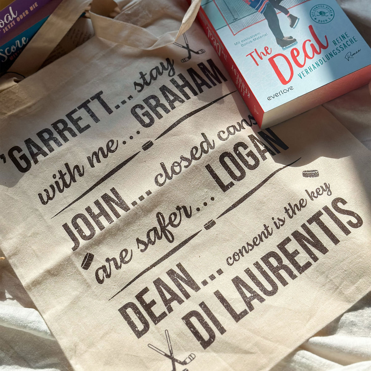 Produktbild Garrett, John och Dean tygkasse för Off Campus-fans
