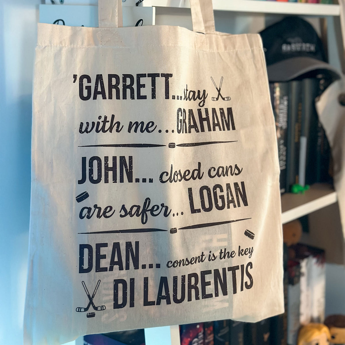 Produktbild Garrett, John och Dean tygkasse för Off Campus-fans