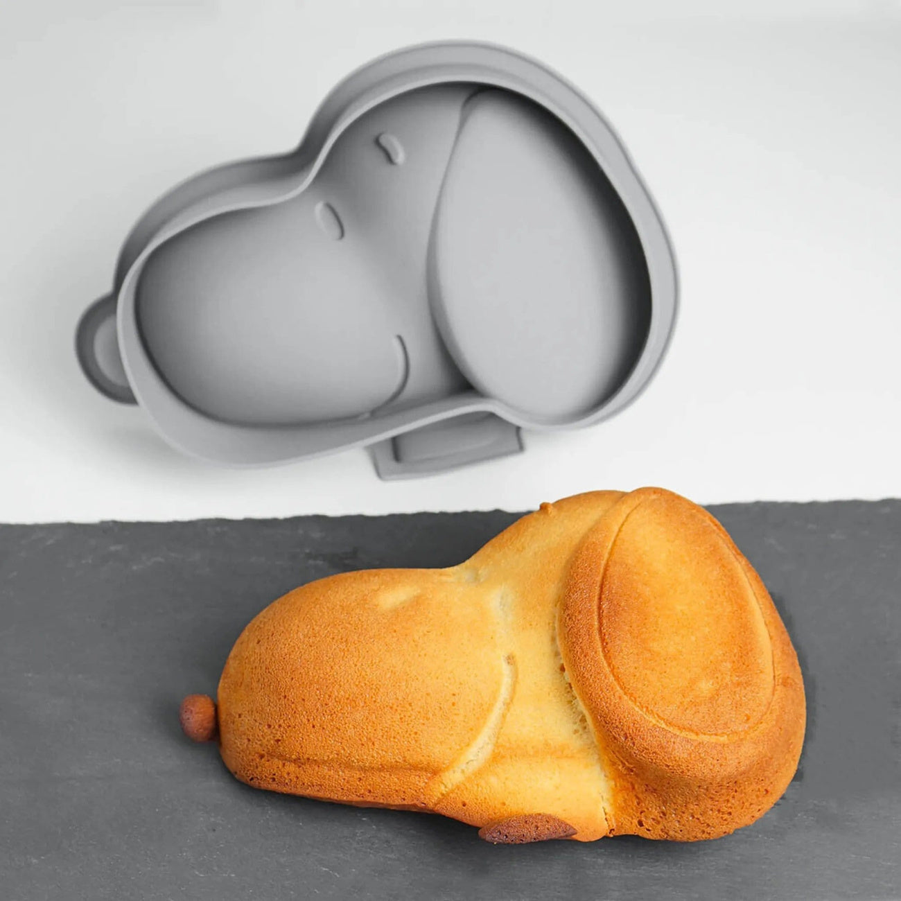 Produktbild Peanuts Snoopy grå bakform i silikon