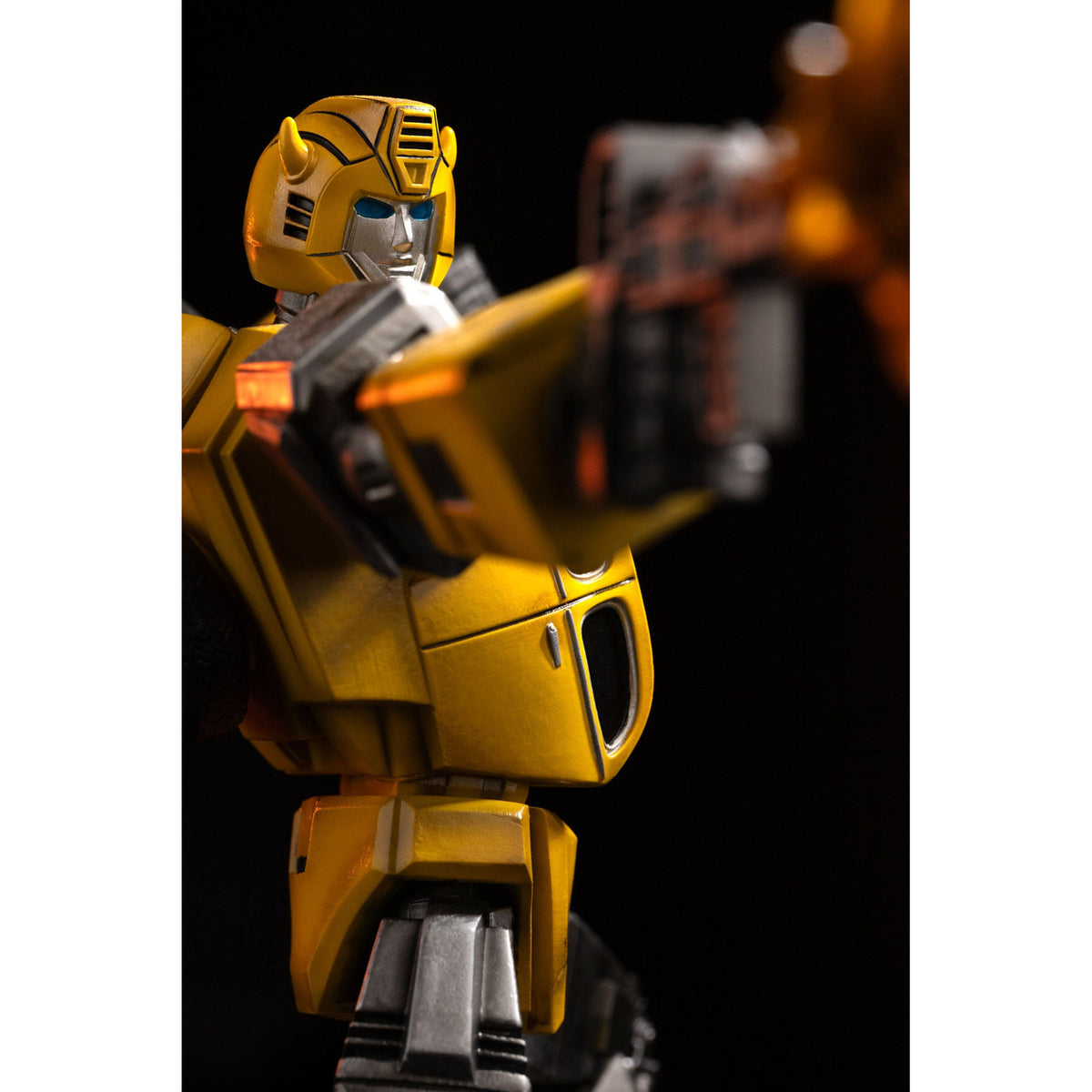 Produktbild Transformers Demi Art Scale Statue 1/20 Bumblebee 30 cm
